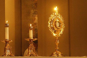 [Picture of monstrance holding Eucharist]
